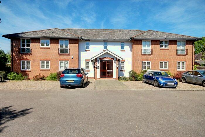 2 Bedroom Flat To Rent In Howard Court, Henry Close, Enfield, Middlesex, EN2