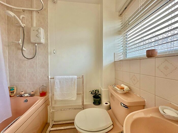 2 Bedroom Bungalow For Sale In Queens Court, Ledbury, HR8