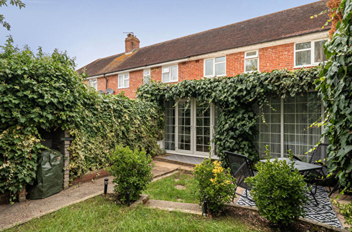 2 Bedroom Terraced House For Sale In Hartland Road, Reading, Berkshire, RG2