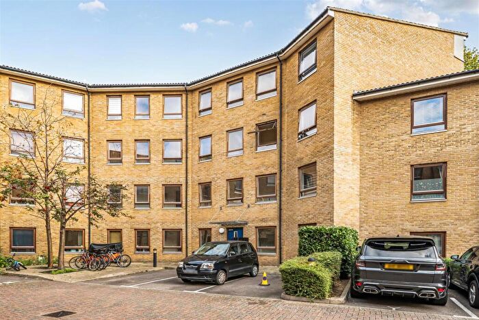 2 Bedroom Flat For Sale In Brabazon Street, London, E14
