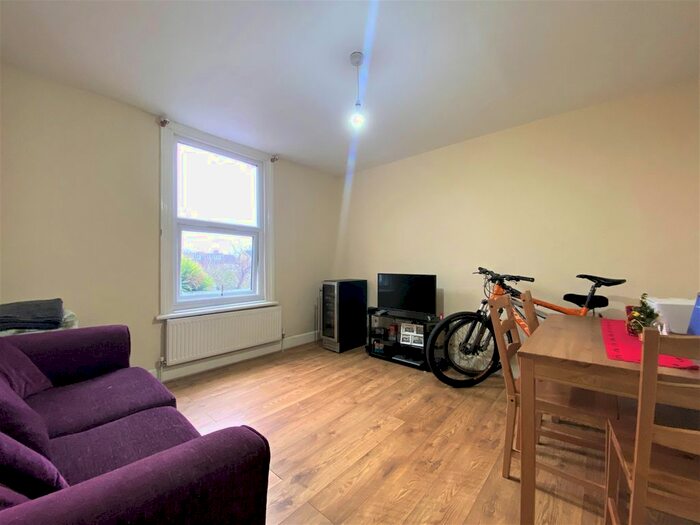 1 Bedroom Flat To Rent In Longley Road, London SW17