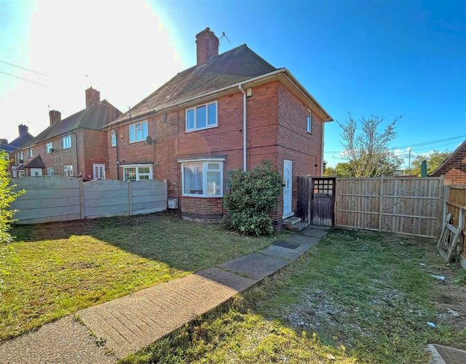 3 Bedroom Semi-Detached House To Rent In Andover Road, Nottingham, NG5
