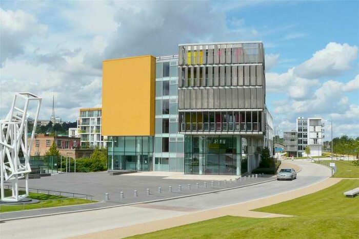 1 Bedroom Apartment To Rent In Amazon Apartments, New River Village, Honrsey, N8