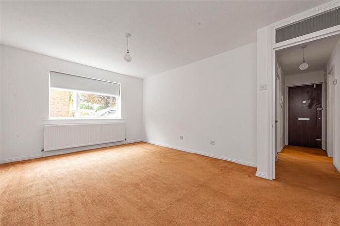 1 Bedroom Flat To Rent In Woodside Avenue, North Finchley, N12