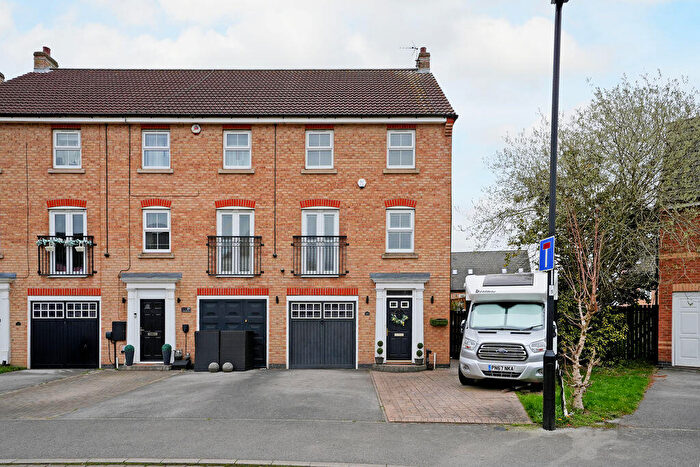 3 Bedroom Town House For Sale In Oxclose Park Way, Halfway, Sheffield, S20