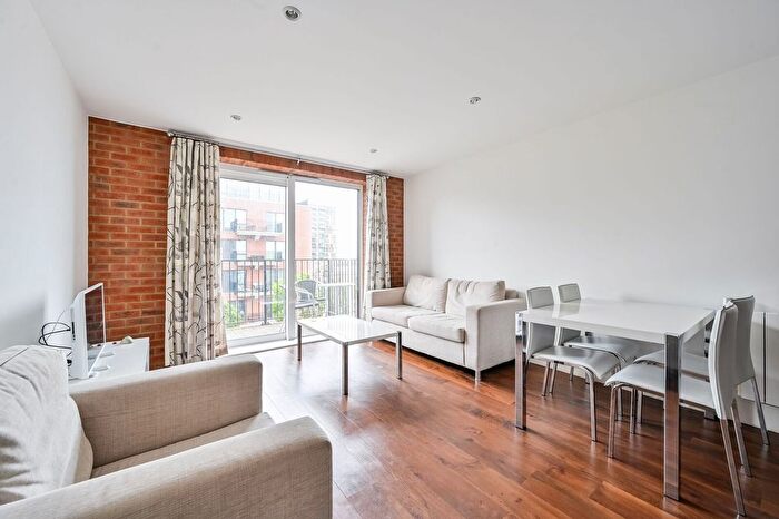 2 Bedroom Flat To Rent In Warehouse Court, Woolwich, London, SE18