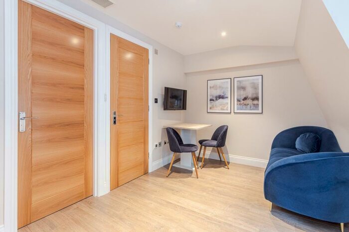 1 Bedroom Apartment To Rent In Saffron Hill, Farringdon, London, EC1N