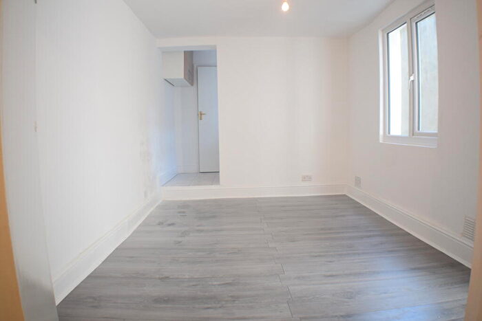 Studio To Rent In Benwell Road, Islington, London, N7