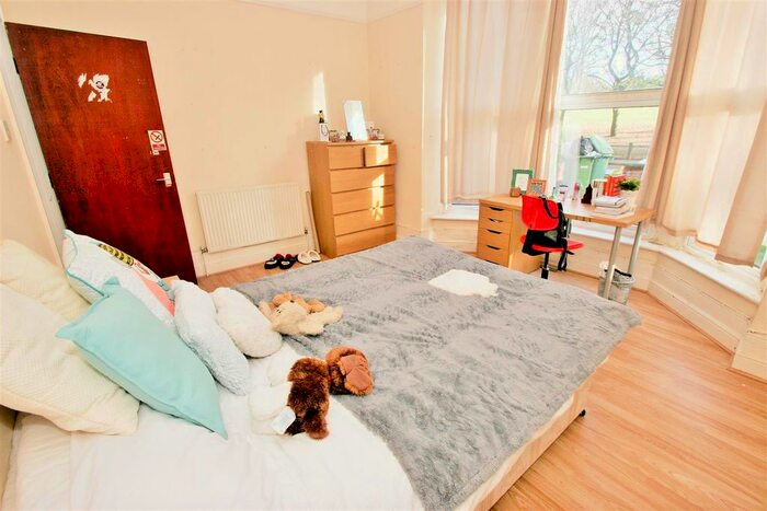 3 Bedroom Flat To Rent In Hyde Park Road (Ground), Hyde Park, Leeds, LS6