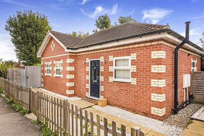 2 Bedroom Bungalow For Sale In Grove Walk, Bengeo, Hertford, SG14