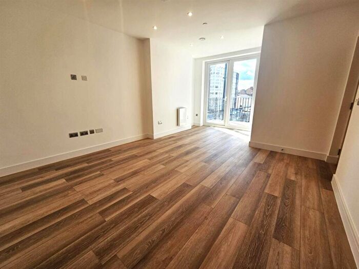 1 Bedroom Flat To Rent In High Street, Aldershot, GU11