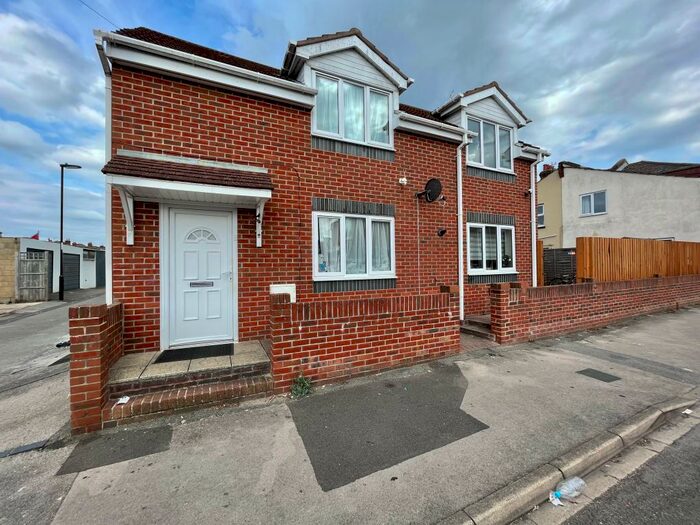 2 Bedroom House To Rent In Wodehouse Road, Itchen, SO19