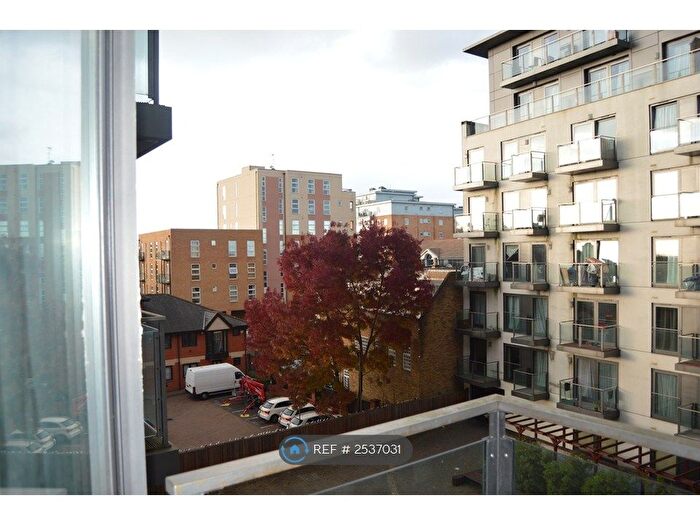 2 Bedroom Flat To Rent In High Street, Slough, SL1