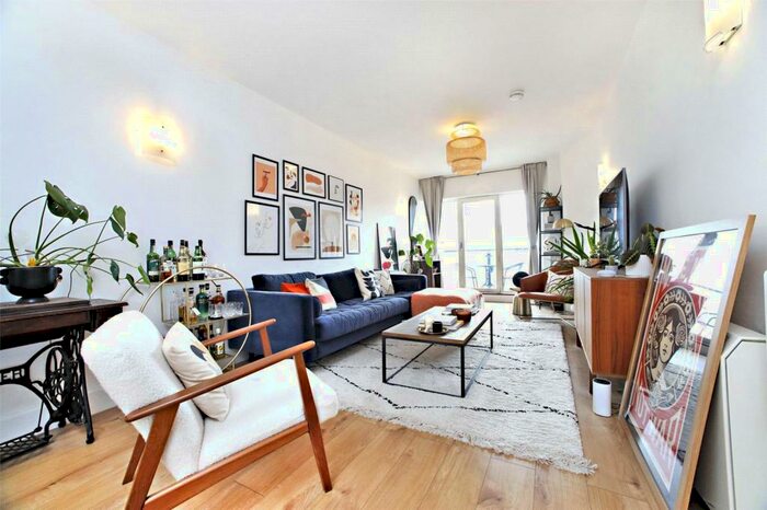 2 Bedroom Apartment To Rent In Artichoke Hill, London, E1W