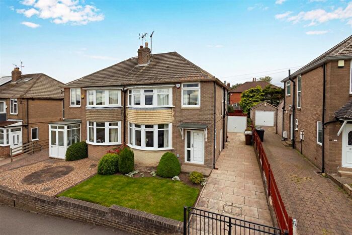 3 Bedroom Semi Detached House For Sale In Lulworth Crescent, Leeds, LS15