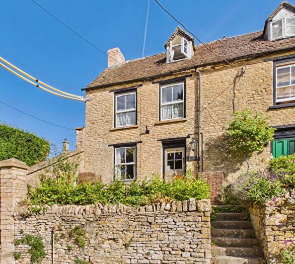 2 Bedroom End Of Terrace House For Sale In Dyers Hill, Charlbury, OX7