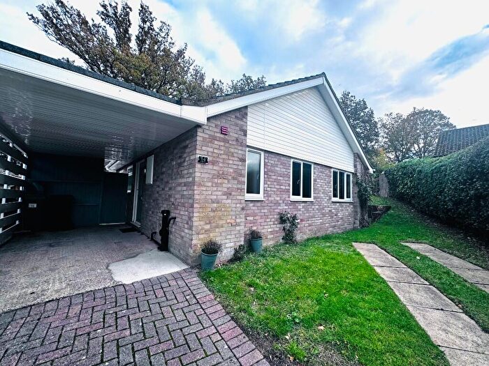 3 Bedroom Detached Bungalow For Sale In Vine Tree Close, Tadley, Hampshire, RG26