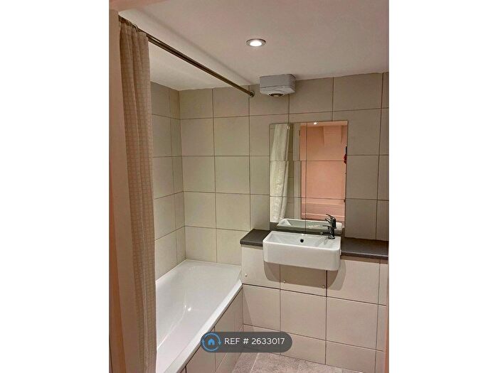 1 Bedroom Flat To Rent In Waller Road, London, SE14