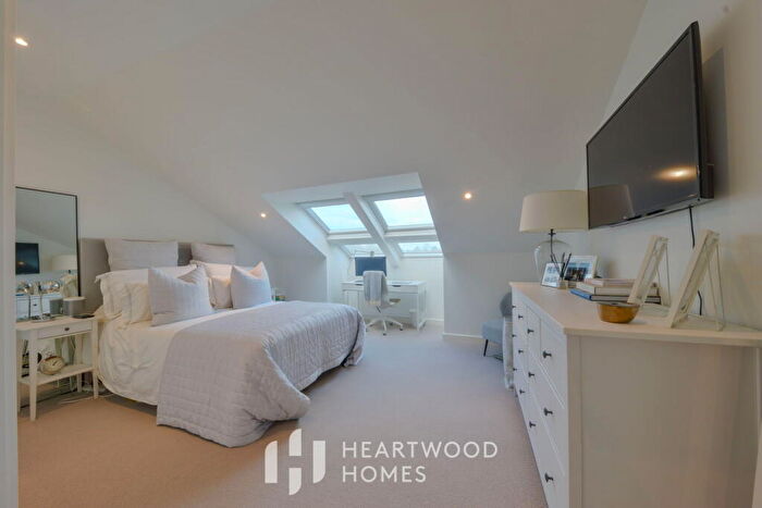 1 Bedroom Duplex For Sale In Apex House, Camp Road St Albans, AL1