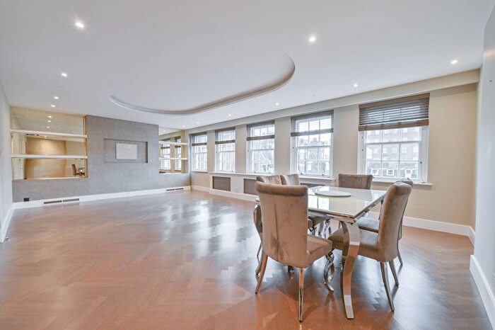 2 Bedroom Flat To Rent In Upper Brook Street, Mayfair, London, W1K