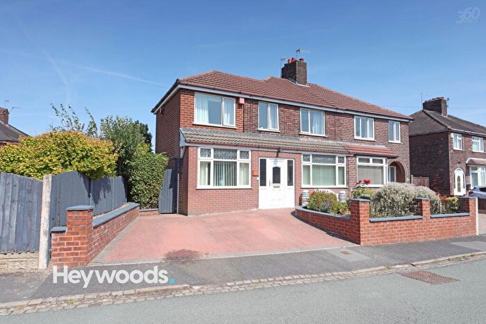4 Bedroom Semi-Detached House For Sale In Kenilworth Grove, Newcastle, ST5