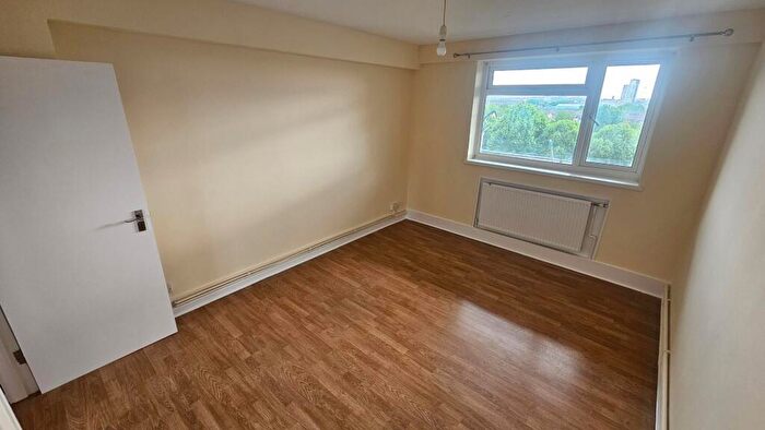 3 Bedroom Flat To Rent In Fitzmaurice House, SE16