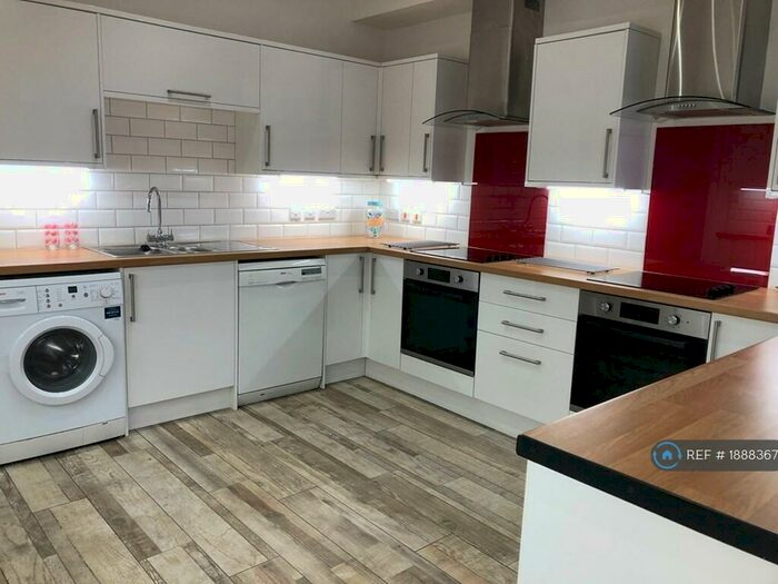 6 Bedroom Terraced House To Rent In Henry Road, Nottingham, NG7