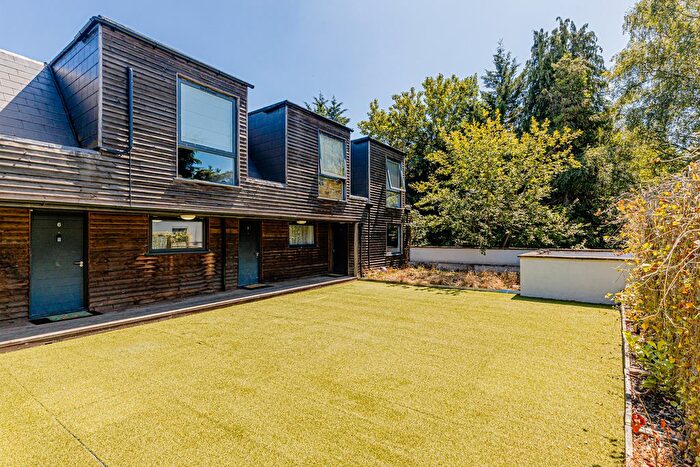 2 Bedroom Flat For Sale In Uxbridge Road, Rickmansworth, WD3