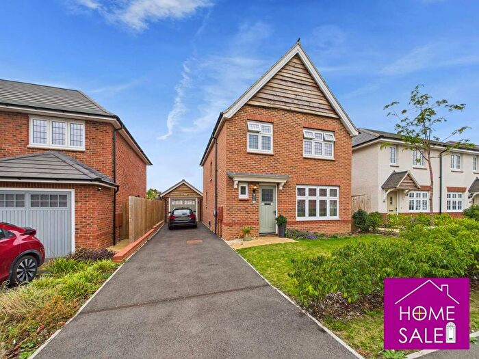 3 Bedroom Detached House For Sale In Devon Way, Parklands, Northampton, NN3