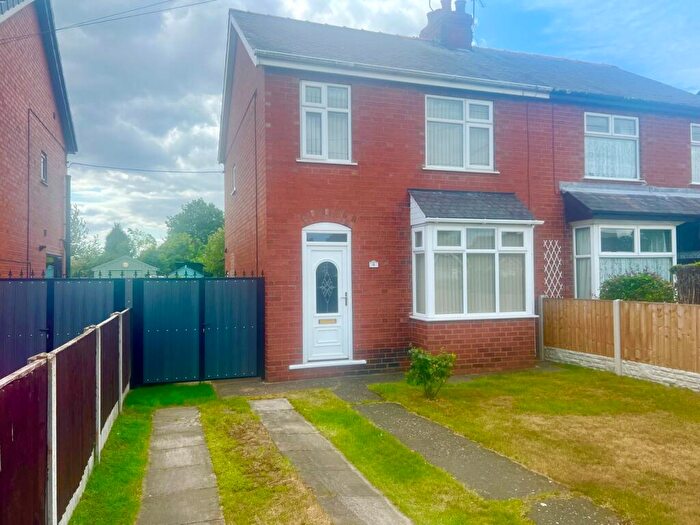 3 Bedroom Semi-Detached House For Sale In Cemetery Road, Hatfield Woodhouse, Doncaster, DN7