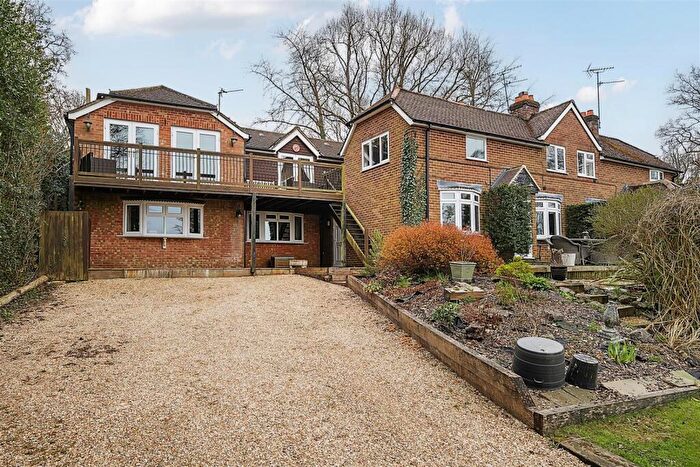 4 Bedroom Semi Detached House For Sale In Bridle Path, Ewshot, GU10