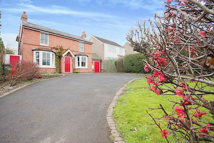 3 Bedroom Detached House For Sale In Southam Road, Radford Semele, Leamington Spa, Warwickshire, CV31