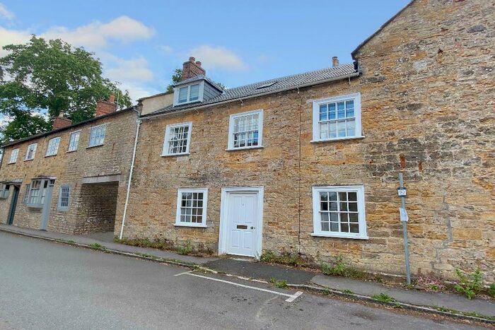 3 Bedroom Terraced House To Rent In East Street, Beaminster, DT8