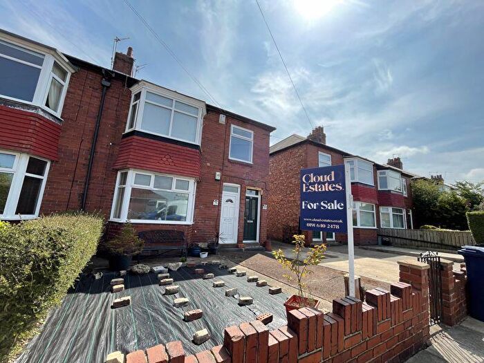 2 Bedroom Flat For Sale In Faldonside, Heaton, Newcastle Upon Tyne, NE6