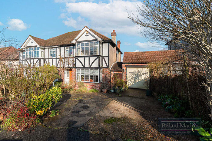 3 Bedroom Semi Detached House For Sale In The Woodfields, Sanderstead, Surrey, CR2