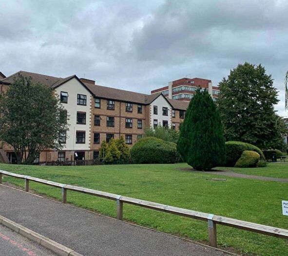 4 Bedroom Maisonette To Rent In Portland Road, London, N15