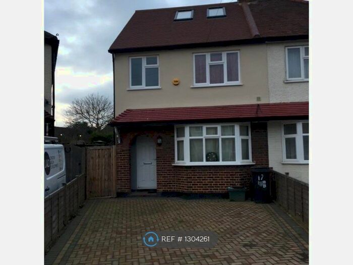 4 Bedroom Semi-Detached House To Rent In Ronelean Road, Surbiton KT6