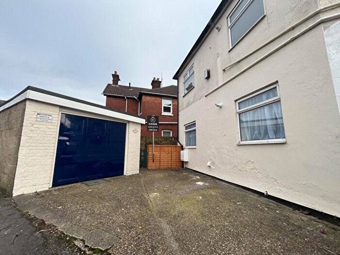 3 Bedroom Ground Maisonette For Sale In Priory Road, Southampton, SO17