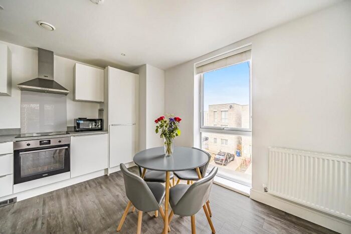 2 Bedroom Flat For Sale In Daly Close, Littlemore, OX4 - Photo 3