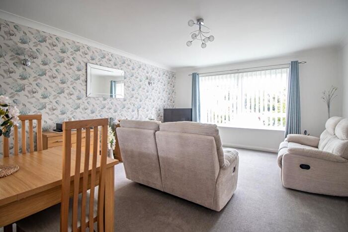 2 Bedroom Flat For Sale In Colbert Avenue, Southend-On-Sea, SS1