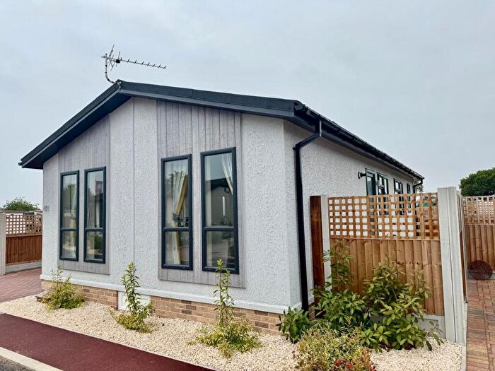 2 Bedroom Park Home For Sale In , Clacton-on-Sea, CO16