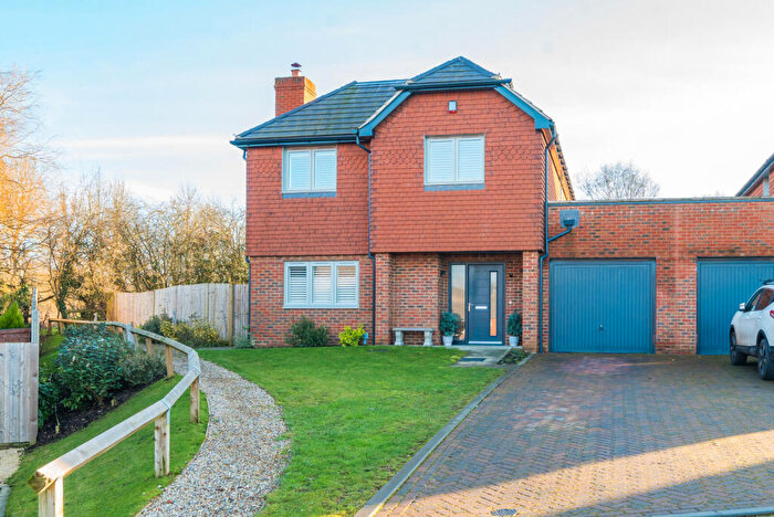 4 Bedroom Link Detached House For Sale In Chilloway Close, Crondall, Farnham, GU10