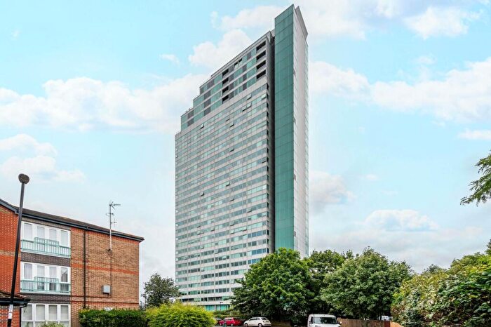 2 Bedroom Flat To Rent In Aragon Tower, Deptford, London, SE8