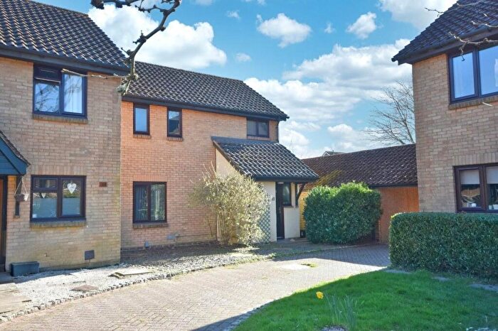 3 Bedroom End Of Terrace House For Sale In Fieldview, Horley, Surrey, RH6