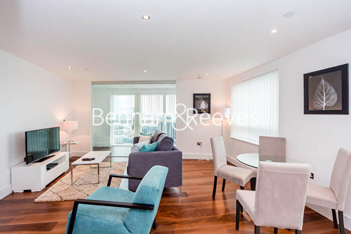 2 Bedroom Apartment To Rent In Lincoln Plaza, London, E14