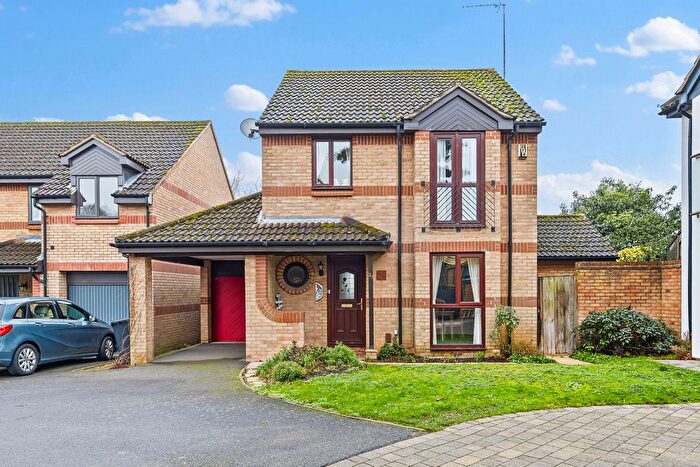 3 Bedroom Detached House For Sale In The Lawns, Northampton, NN5