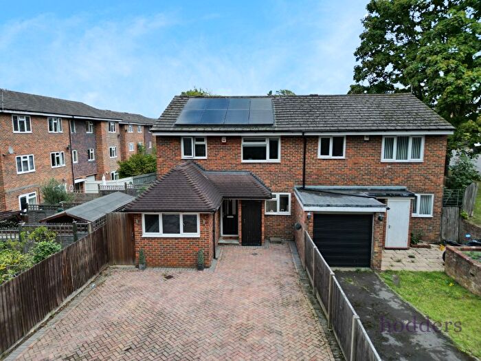 4 Bedroom Semi-Detached House To Rent In Brookhurst Road, Addlestone, Surrey, KT15