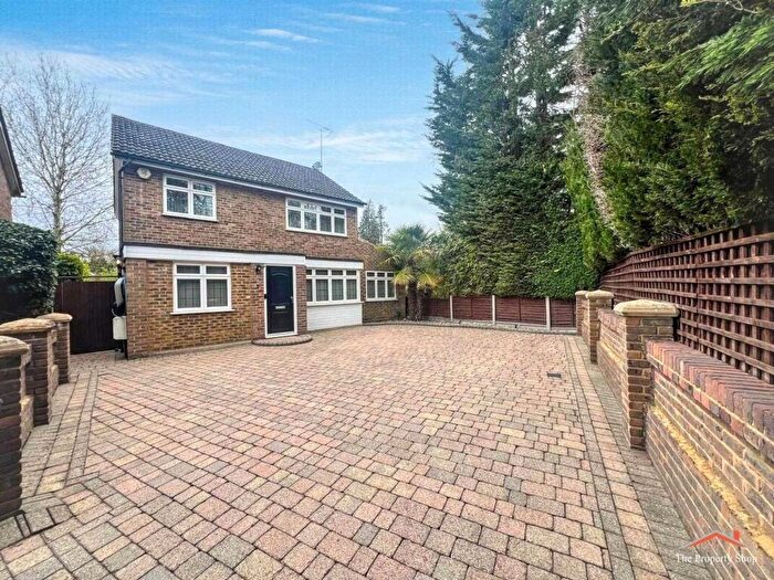 4 Bedroom Detached House For Sale In Acacia Close, Stanmore, HA7