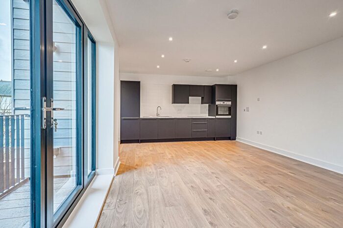 2 Bedroom Flat For Sale In High Street, Rayleigh, SS6