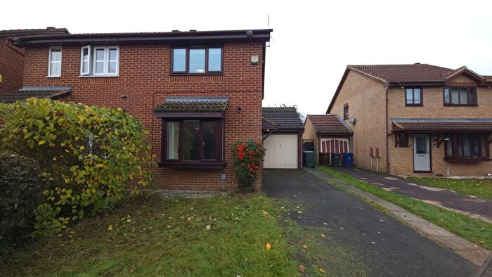 2 Bedroom Semi Detached House To Rent In Beaulieu Close, Banbury, OX16